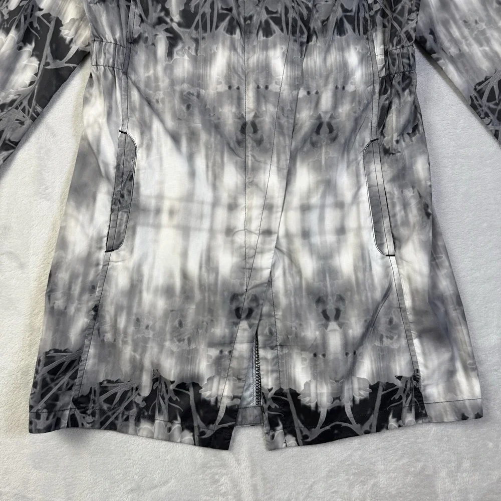 The North Face Flyweight Jacket‎ Women's Small White/Black Tie Dye Hooded Light